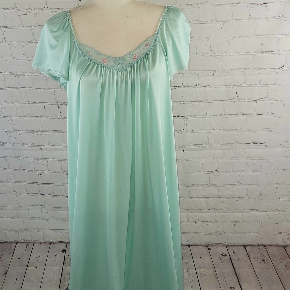 Vintage Long Full Length Nylon Nightgown w/Lace and Flowers SIze M